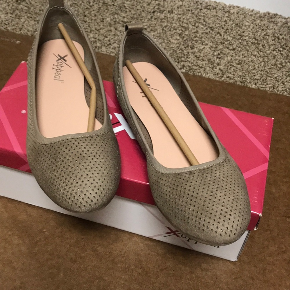 Like New!!! Xappeal Clair Flats
